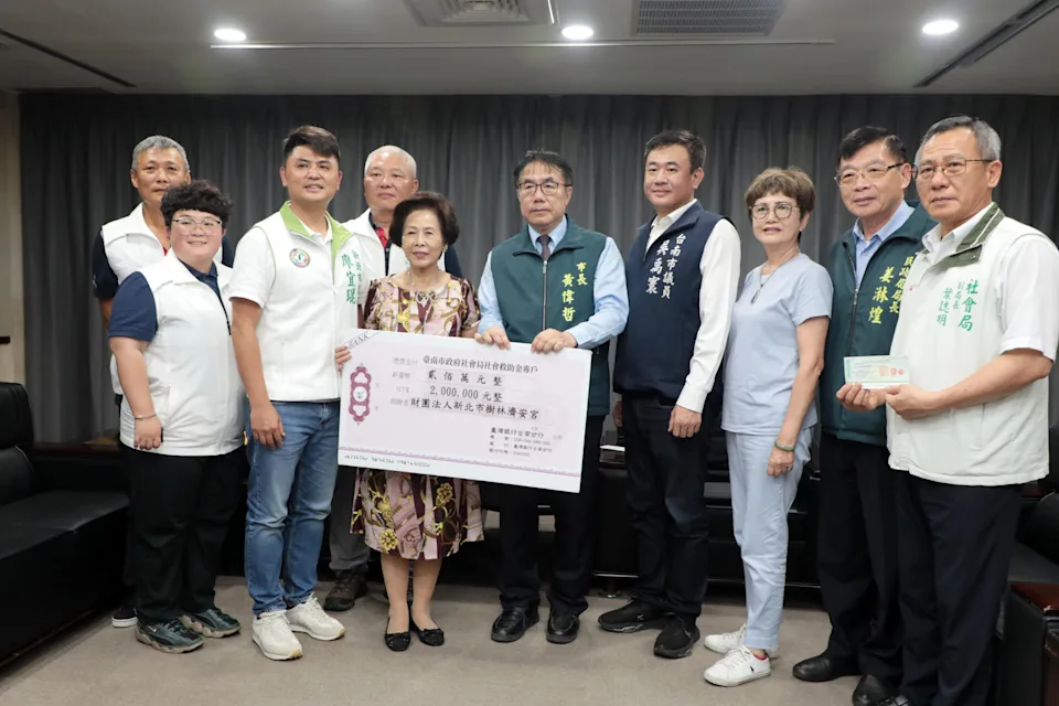 雅虎新聞：黃偉哲感謝新北市樹林濟安宮捐款200萬 助台南風災災後重建