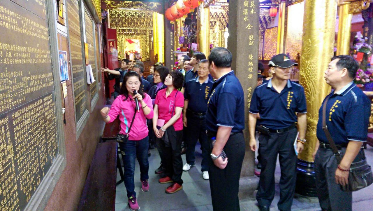濟安宮文化志工導覽講解濟安宮的發展歷史