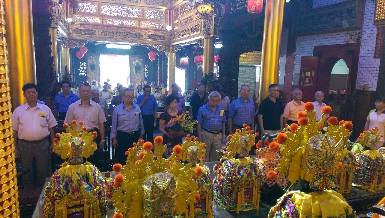 信徒大會錢祭祀保生大帝