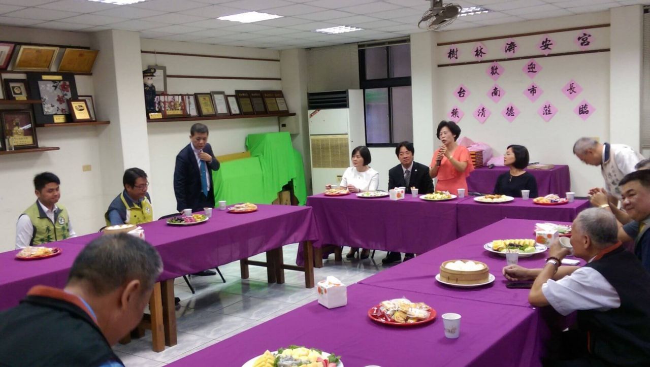感恩祈福儀式完成後，至會議室閒話家常