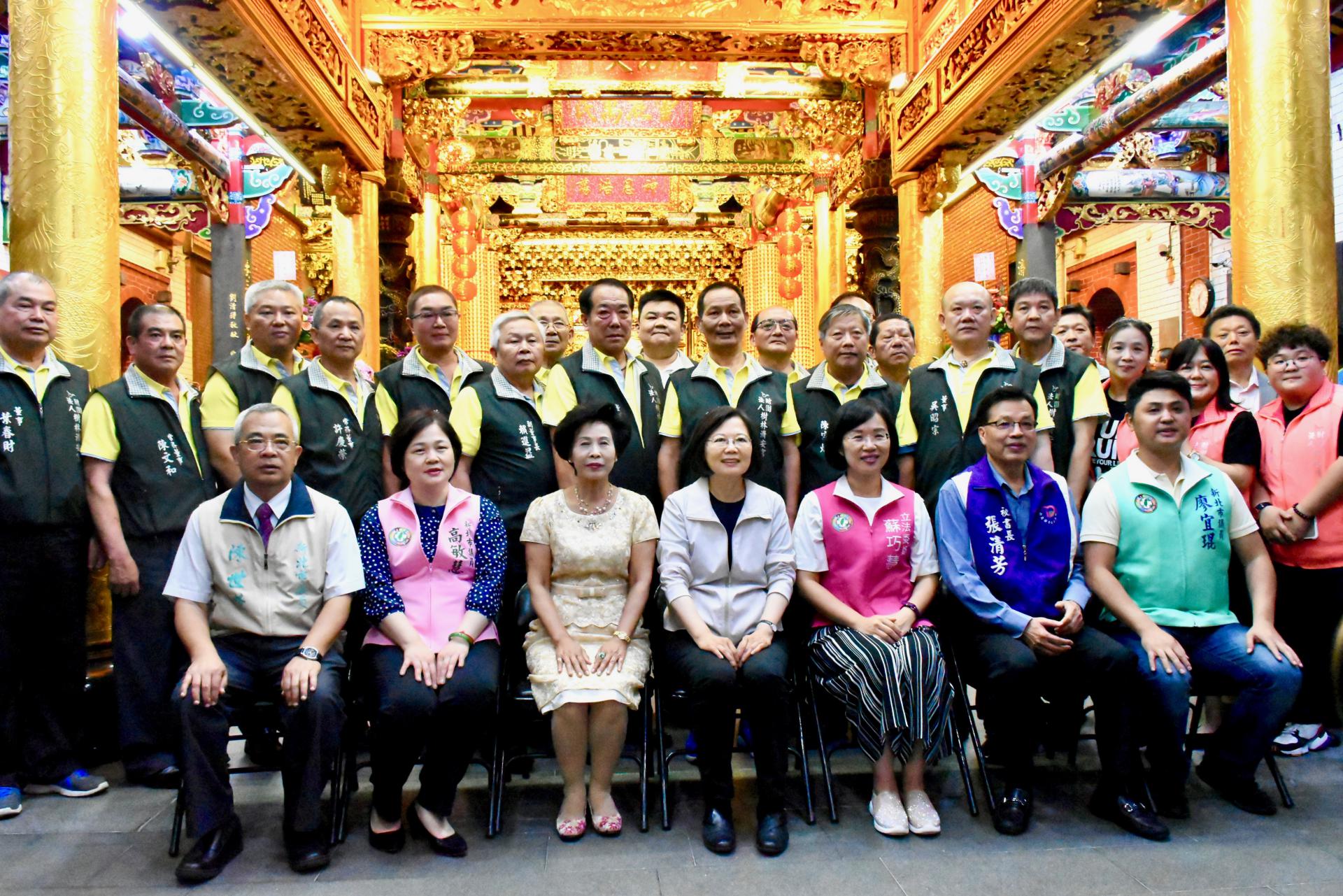 蔡英文總統蒞臨樹林濟安宮參香祈福