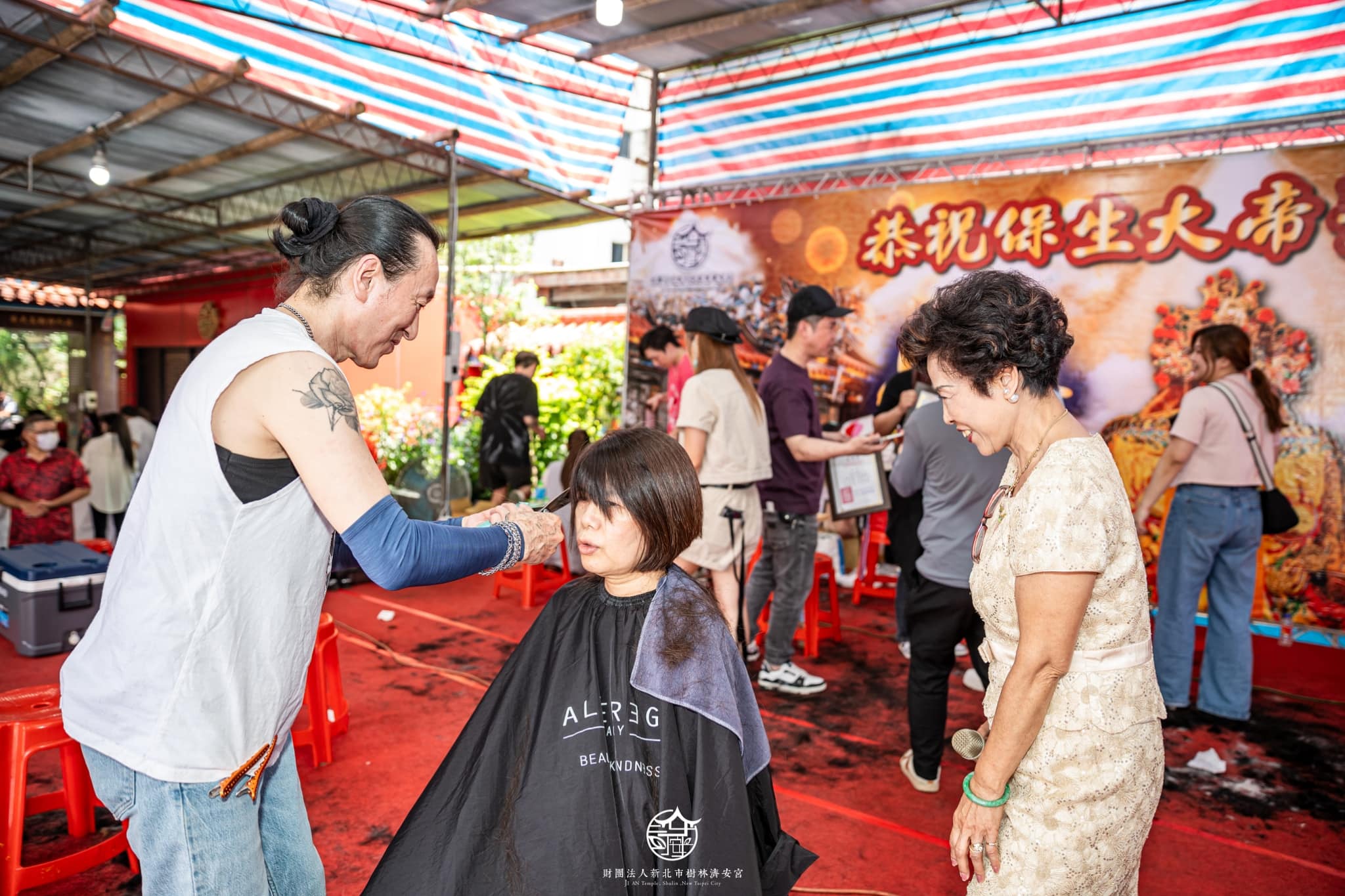 &lt;p&gt;✨保生文化祭✨&lt;/p&gt;

&lt;p&gt;端宜賀壽香港名師義剪&#128135;&#127995;&#128135;&#127995;&amp;zwj;♀️&#128135;&#127995;&amp;zwj;♂️&lt;/p&gt;

&lt;p&gt;感謝廖宜琨 新北市議員已經連續4、5年，在保生文化祭的時候，特別請來知名髮廊名設計師們&#128136;，&lt;/p&gt;

&lt;p&gt;蒞臨濟安宮替信眾們免費剪頭髮&#129655;&lt;/p&gt;

&lt;p&gt;讓大家能有個帥氣、美麗、時尚的髮型來替保生大帝祝壽&#128591;&#127995;&lt;/p&gt;

&lt;p&gt;謝謝各位名設計師特別撥空蒞臨，非常感謝&#128591;&#127995;&lt;/p&gt;
